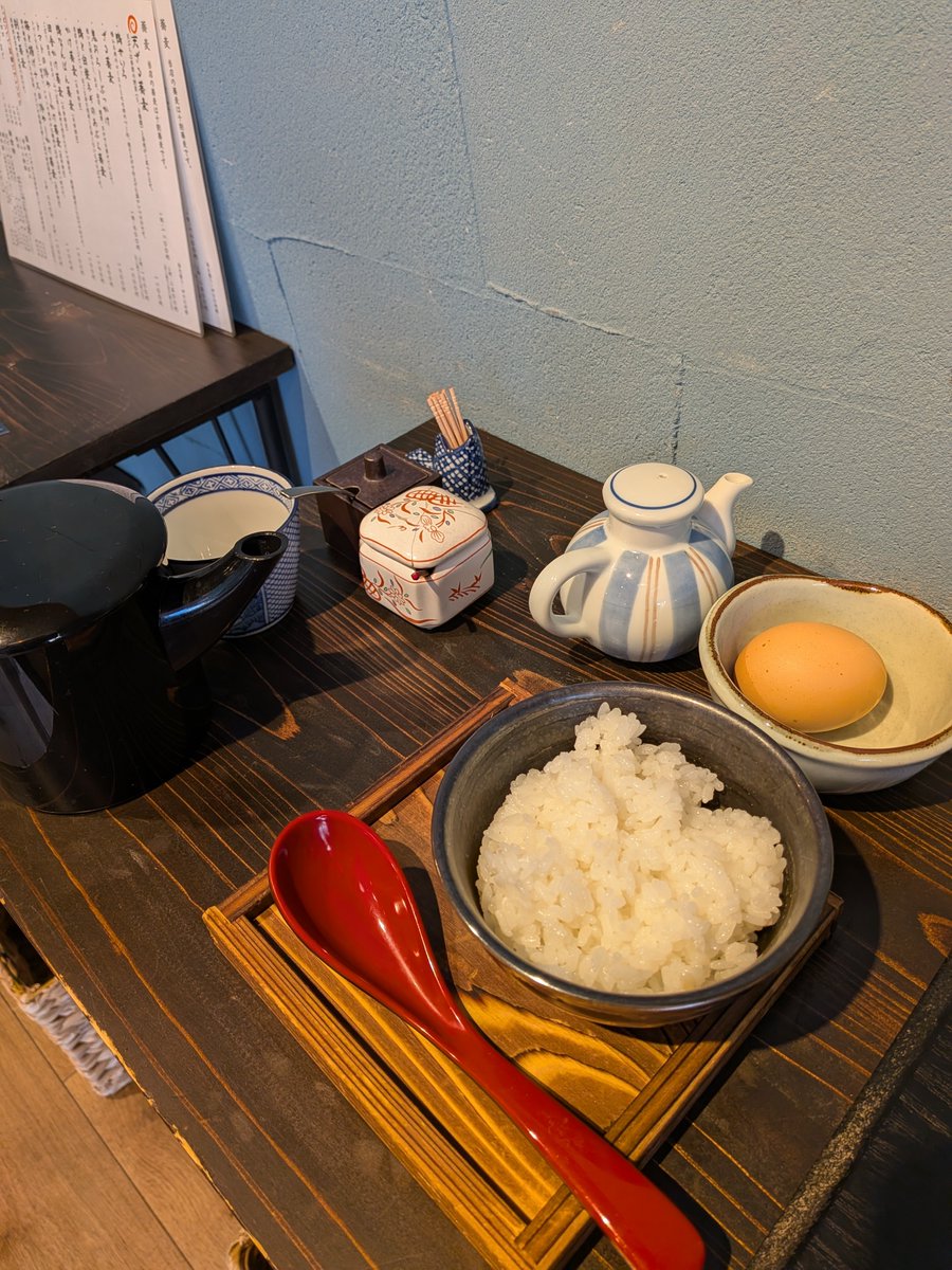 hiro_f1972's tweet photo. 今日のお昼
なんか暑いですね💦
こんな日にはやっぱり冷たい蕎麦ですね😆
#玄そば一本挽き石関
#割子蕎麦
#卵かけごはん https://t.co/PaIEn8SYPc