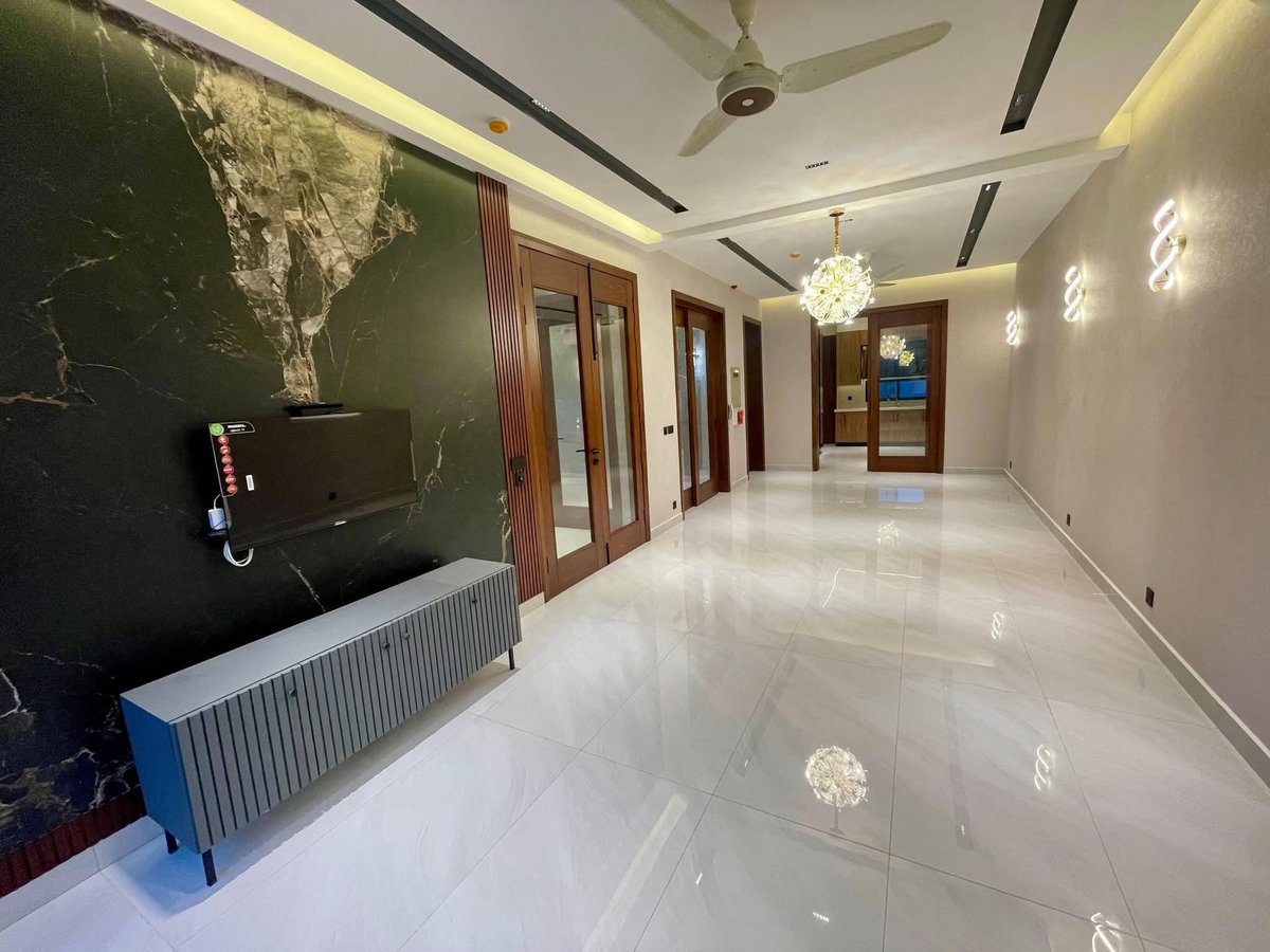 AdilShabbitrmx's tweet photo. 🏡✨ NEW ENTRY – 10 MARLA HOUSE FOR SALE ✨🏡
📍 Location: DHA Lahore, Phase 7

💰 Demand: PKR 6.90 Crore 
🤝 Price Negotiable

🏢 ADiL Real Estate &amp; Builders 
📱 0321 9428016

#DHALahore #Phase7DHA #10MarlaHouse #HouseForSale #NewEntry PropertyForSale RealEstatePakistan DHALaho https://t.co/WkzuVWpQJP