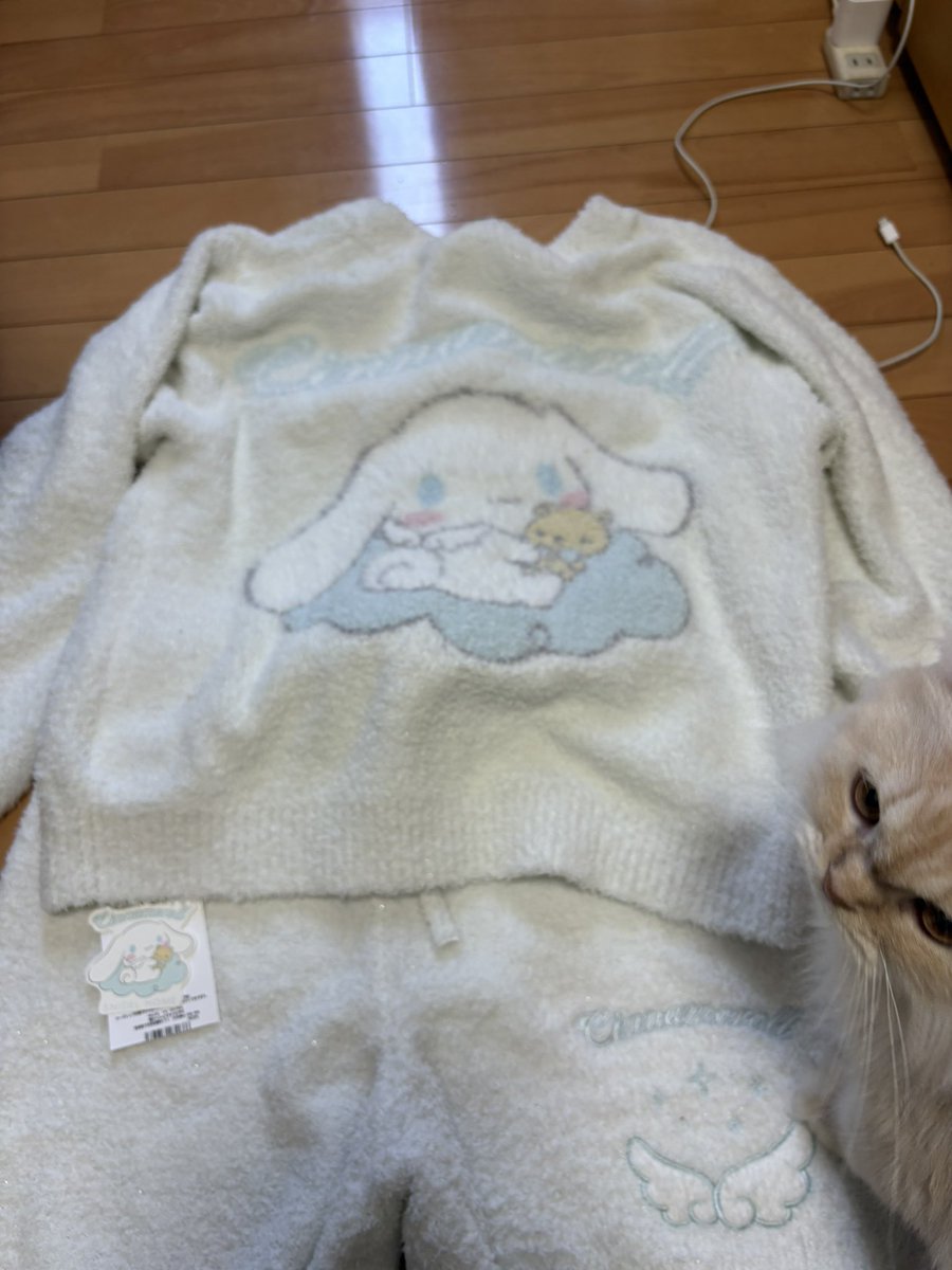 minneko27's tweet photo. 誕プレ貰った😭シナモンパジャマ૮ .  ̫ .｡ აボタンがシナモンなの https://t.co/KsSVOEpY7G
