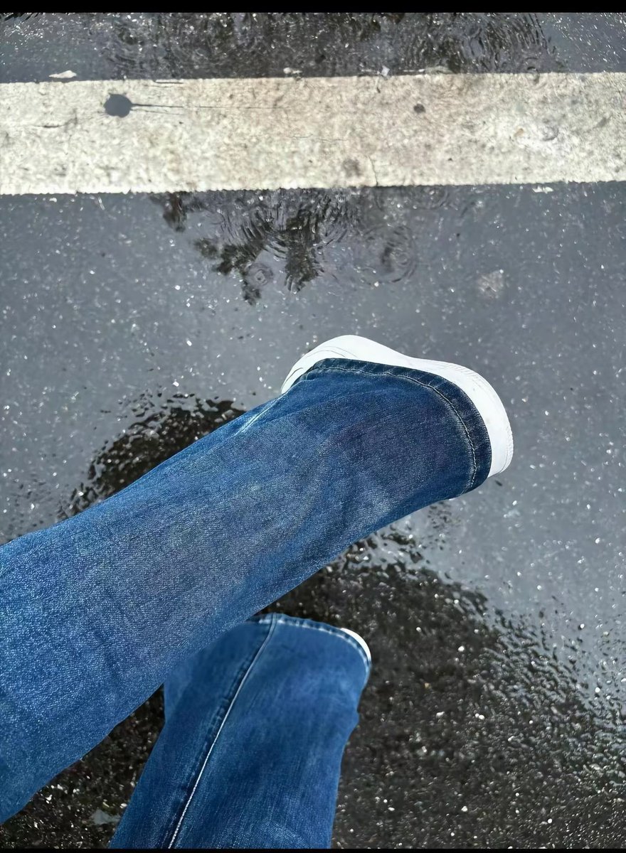 029naiping's tweet photo. 讨厌下雨🌧️，但喜欢听雨☔️的声音 #西安 #西安线下 https://t.co/BPiOBR5WZq