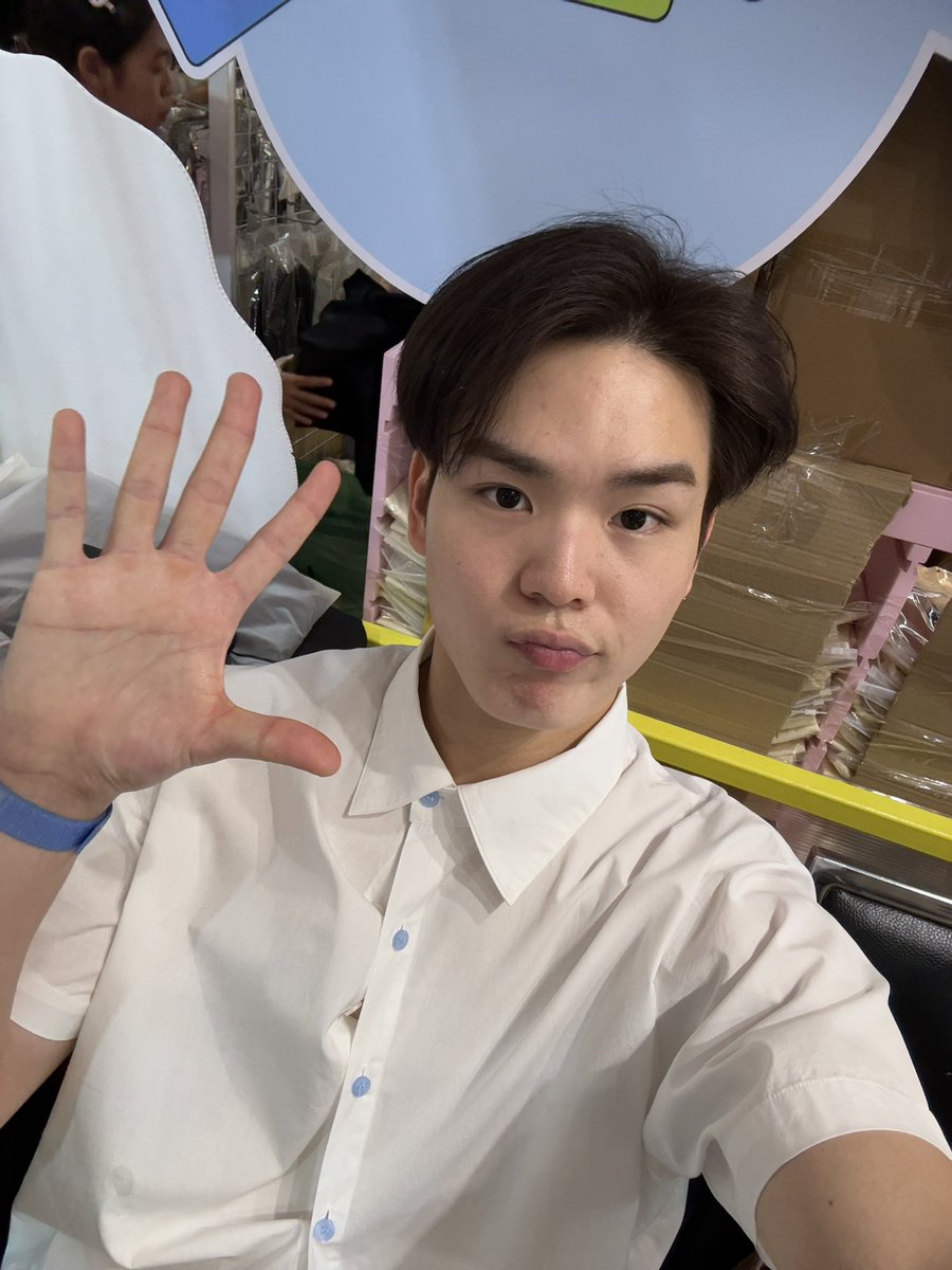 PKrittanun's tweet photo. นี่ฉันอยู่มา 5 วันเเล้วหรือนี่ https://t.co/LjPk30QfE7