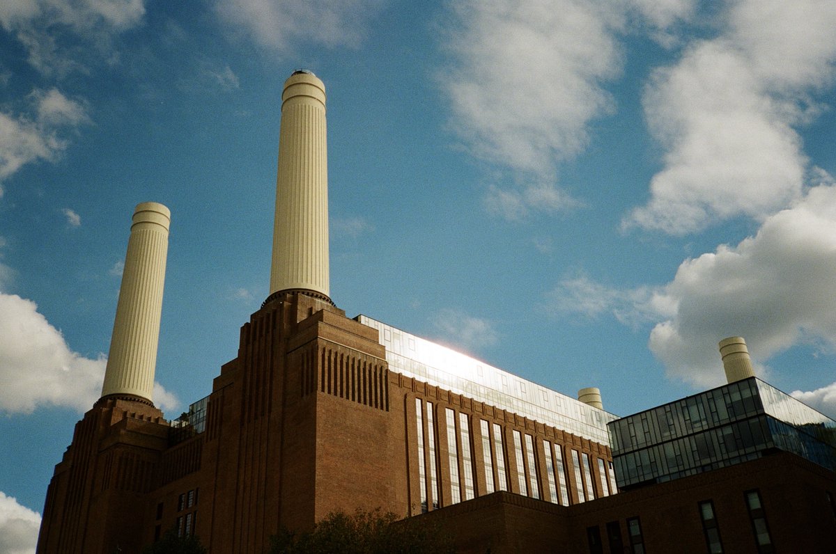 blizzrock1's tweet photo. London, but at a relaxed attitude since we saw all the main sights last year. 

If you’re a Pink Floyd fan, you’ll appreciate the first two. 

Yashica T5. 📷 https://t.co/qCMpb7IJ3L