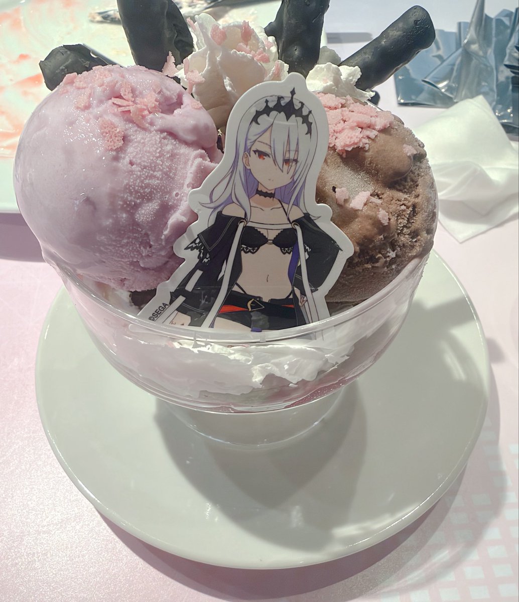 Selestia_Crown's tweet photo. バンケーキ食ってこいつも食おうとしてるので口の中というよりは胃の中が絶望になってる https://t.co/rL0nvPmAJS