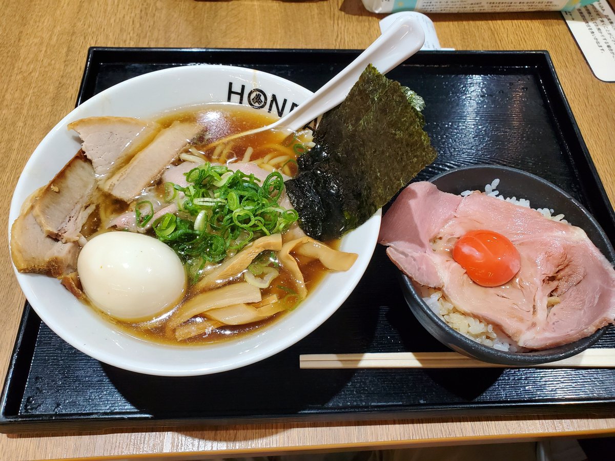 kuronyankogen's tweet photo. 数ヶ月ぶりのらうめん。涙が止まりません。 https://t.co/HDuecgLlPt