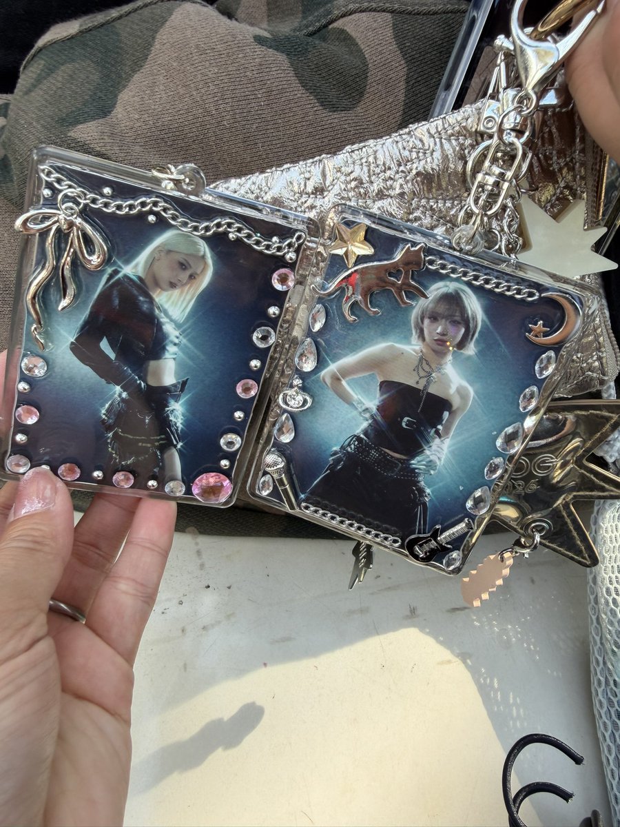 HONEYs_87tm's tweet photo. さっそくnew JISOO＆new  MOMOKAトレカケースに🤭💕
かわいー！！
#HANA
#BMSGFES2026 https://t.co/Z8gFwY94gl