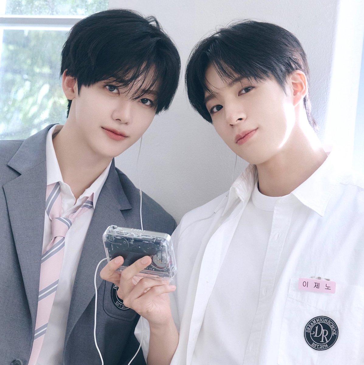 dive_into_nct's tweet photo. 나는 원래 투디 만화책 보던 시절부터 이런 얼굴합만을 좋아했어 https://t.co/n6qwWtwHzm