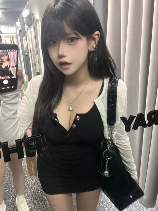 YajairaFordcd's tweet photo. 나이상관없이  친구 가능한분들 있을까? 아직 남자친구 없음 ㅜㅜ (진지하게)  #만날사람 #친구 #디엠 https://t.co/L0xuLGnFia