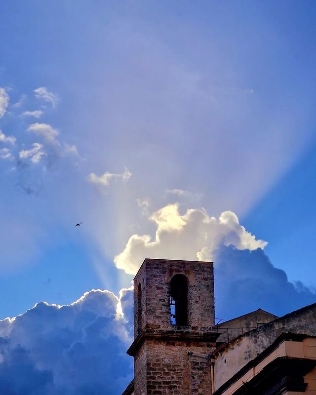 Vale22046's tweet photo. #nessunoChe sappia leggere tra le righe delle nostre parole come chi ci sceglie ogni giorno con affetto.

#buongiorno 

📸Marcello Ingrassia https://t.co/OxD4elVnDP