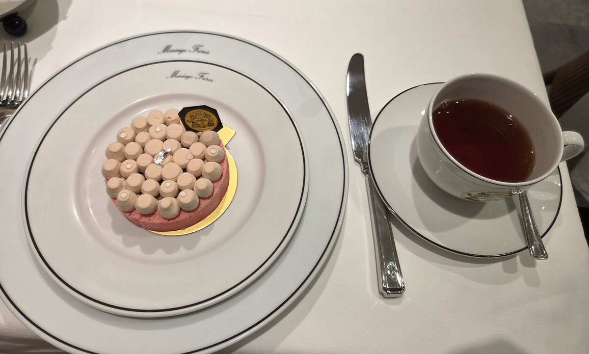 Kanad_conan's tweet photo. お茶もしたの(о´∀`о)
バラとピスタチオのケーキおいしかった😌❤ https://t.co/LSVIW5yDi3