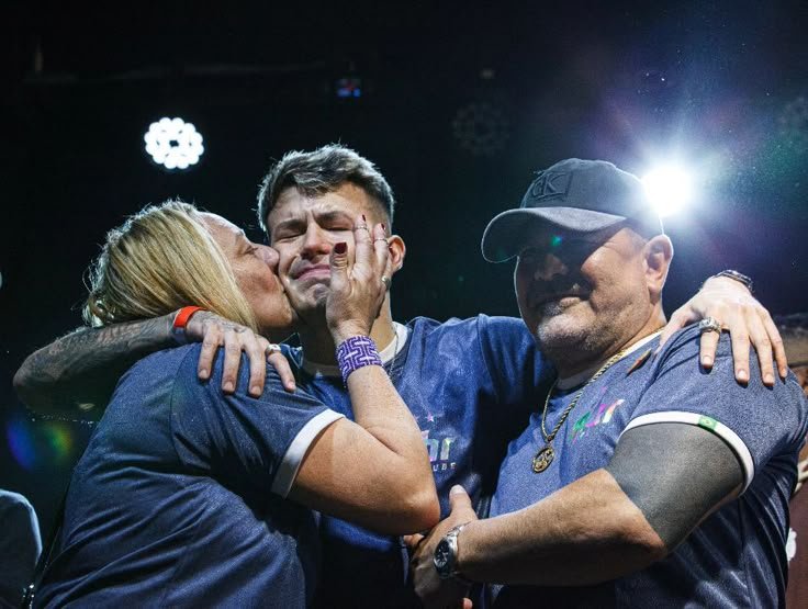 laribrv_'s tweet photo. faltou colocar no outro a foto mais linda que eu já vi! Família abençoada demais, meu amor transcende por vocês! 💙 https://t.co/BBNjidFyWv