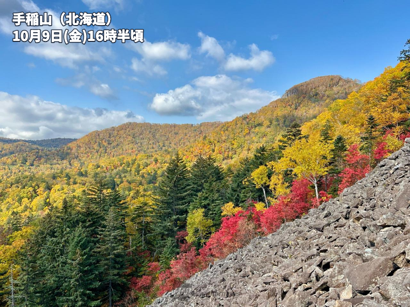 wni_jp's tweet photo. 【三連休で紅葉登山を楽しむ】
天気に恵まれたこの三連休は紅葉を見頃を迎えた山で絶景を楽しまれた方も多かったようです。
https://t.co/c3W0iBOxp6 https://t.co/wiCA7S79yY