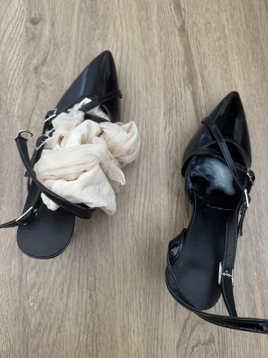 Itswrongb's tweet photo. #人妻销售 #打胶 骚妇午休鞋子可不能再乱放了…终于还是有一天被打了 https://t.co/t97yjoVezB