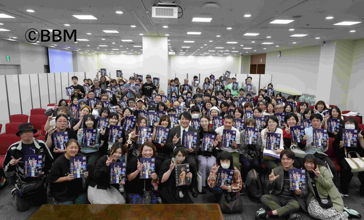 shupromobile's tweet photo. 【棚橋弘至現役完全写真集お渡し会ありがとうございました！】大盛況で終了いたしました！写真集の感想は→#棚橋写真集　でお願いします！購入は全国書店またはこちらから
ｵﾘｼﾞﾅﾙTｼｬﾂ付き↓
https://t.co/GY7gXxgtC6
通常版↓
https://t.co/RZu4YhPjSp
#棚橋写真集　#タナ https://t.co/e0pZQJ6DGy