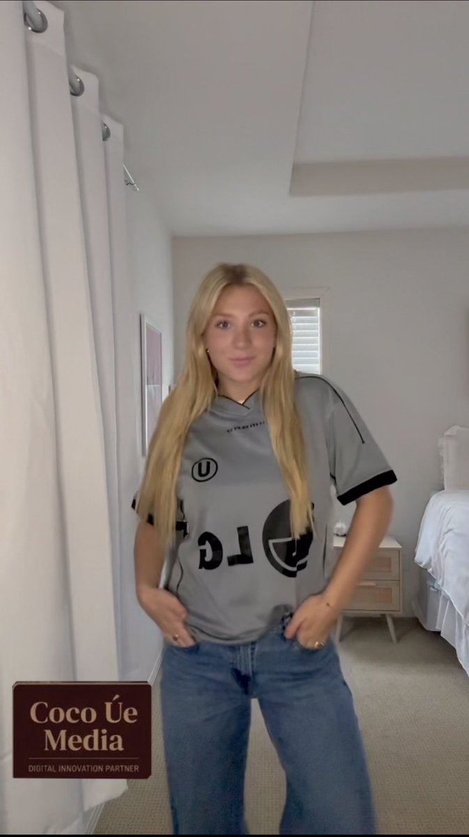 cocouemedia's tweet photo. This week the Lionesses make their debut! 🦁✨ And in collaboration with Liv Úe, we put together a special U jerseys GRWM to hype up the build-up and warm things up heading into the Women's Libertadores 🏆🔥
Subscribe, turn on the bell notification, and spread the word on the Utv channel 🔔👇

https://t.co/5Y7Xjx3HBA

@Palmeiras_FEM @DragonasIDV @BelgranoFem 
And for the true die-hards in the stands: Which year is this legendary grey jersey with the LG sponsorship from? Let me know down below in the comments! 👇