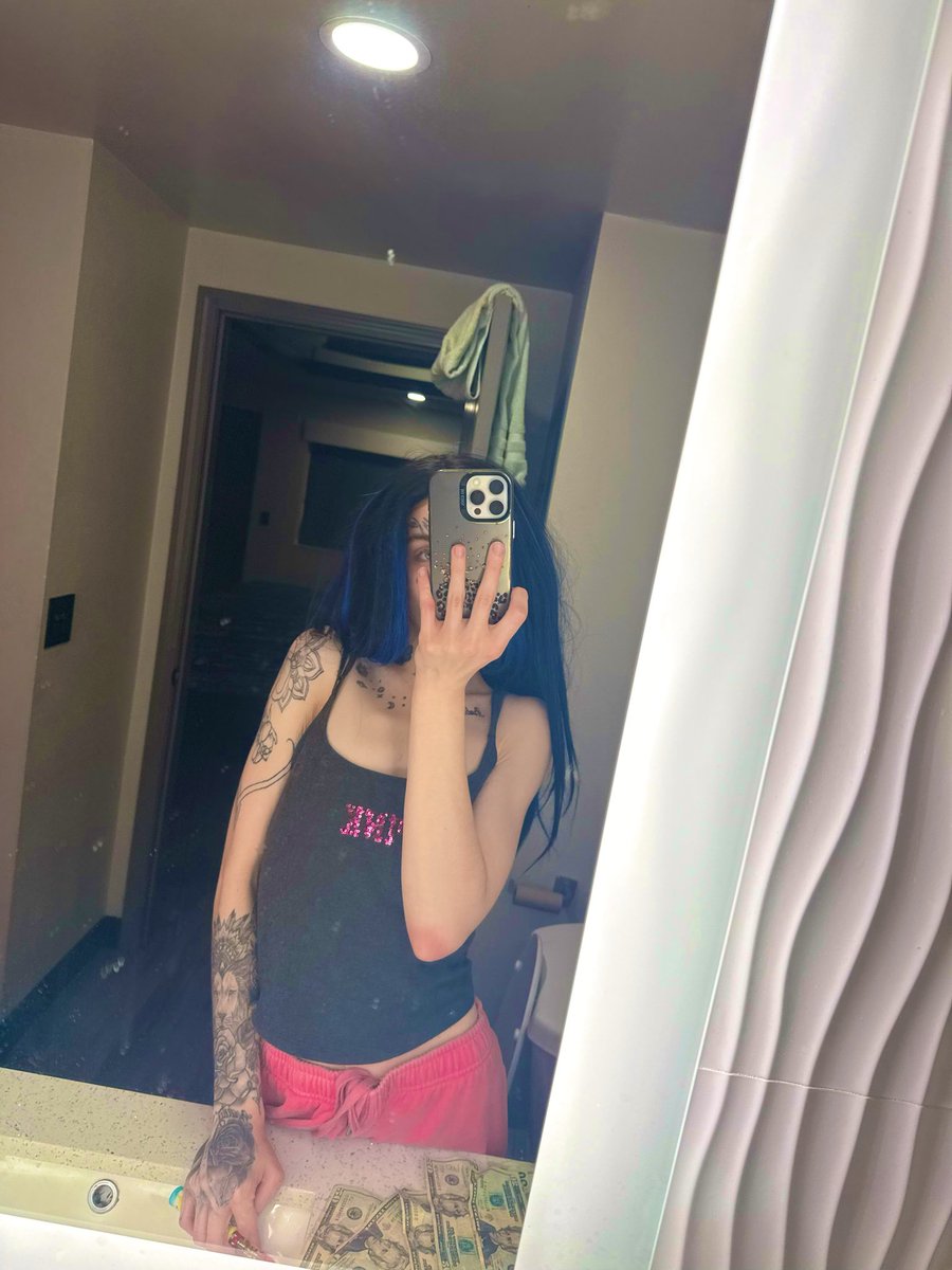 Jacpaigexx's tweet photo. last night n td vibe ❤️always minding me n making my💰 🤏🏼🤏🏼 NO days off  when the $ dnt sleep 😴 🤏🏼 . yk i had 🔥 bbc 2 hmu 4 content 📱￼🤤😍💙 #new #snap #content #vids #bbc #whitegirl https://t.co/hfjQ6pXMeB