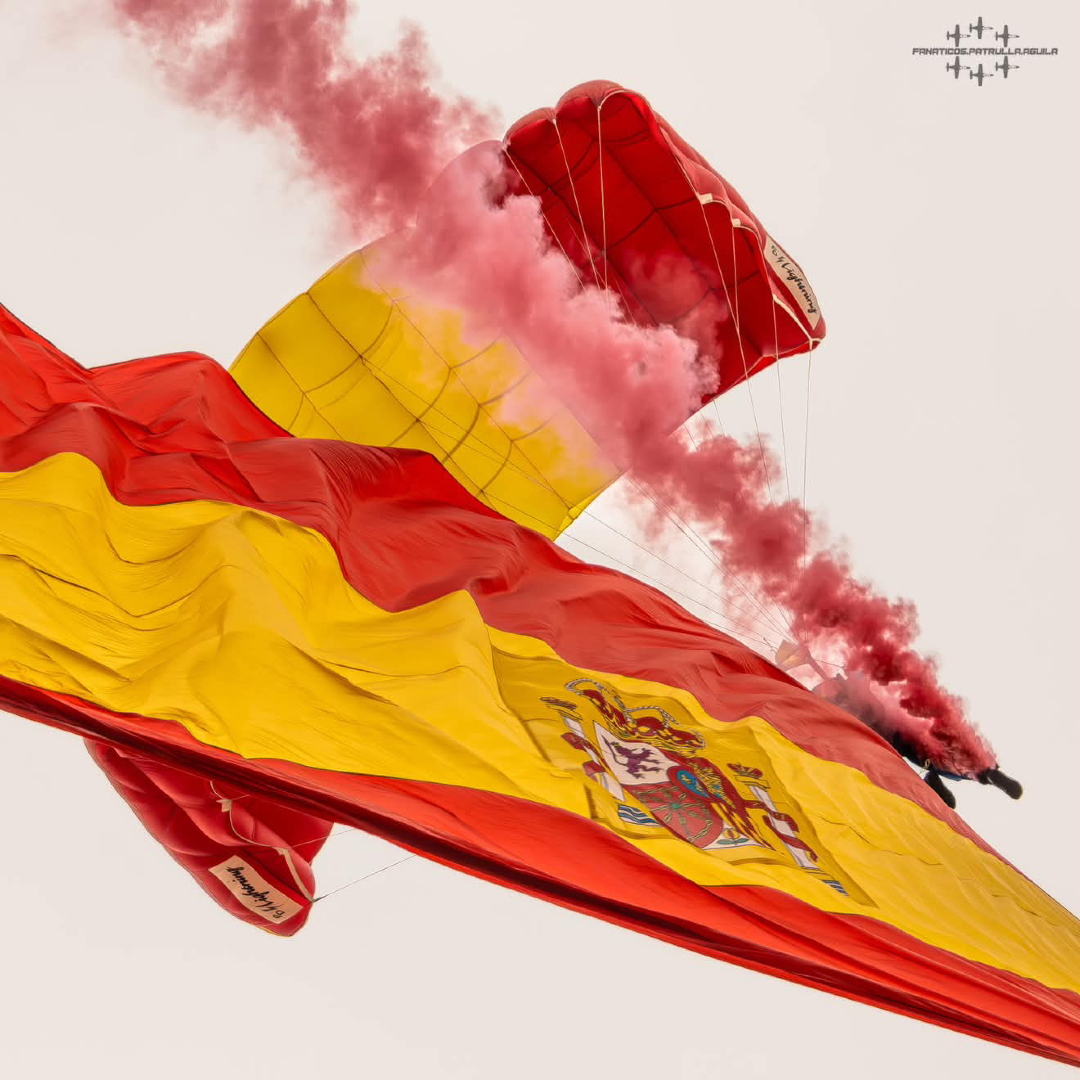 EjercitoAire's tweet photo. ¡Buenos días, aviadores! 🇪🇸
Feliz Día de la Fiesta Nacional.
#DFN26 https://t.co/yhwKWzwVPH