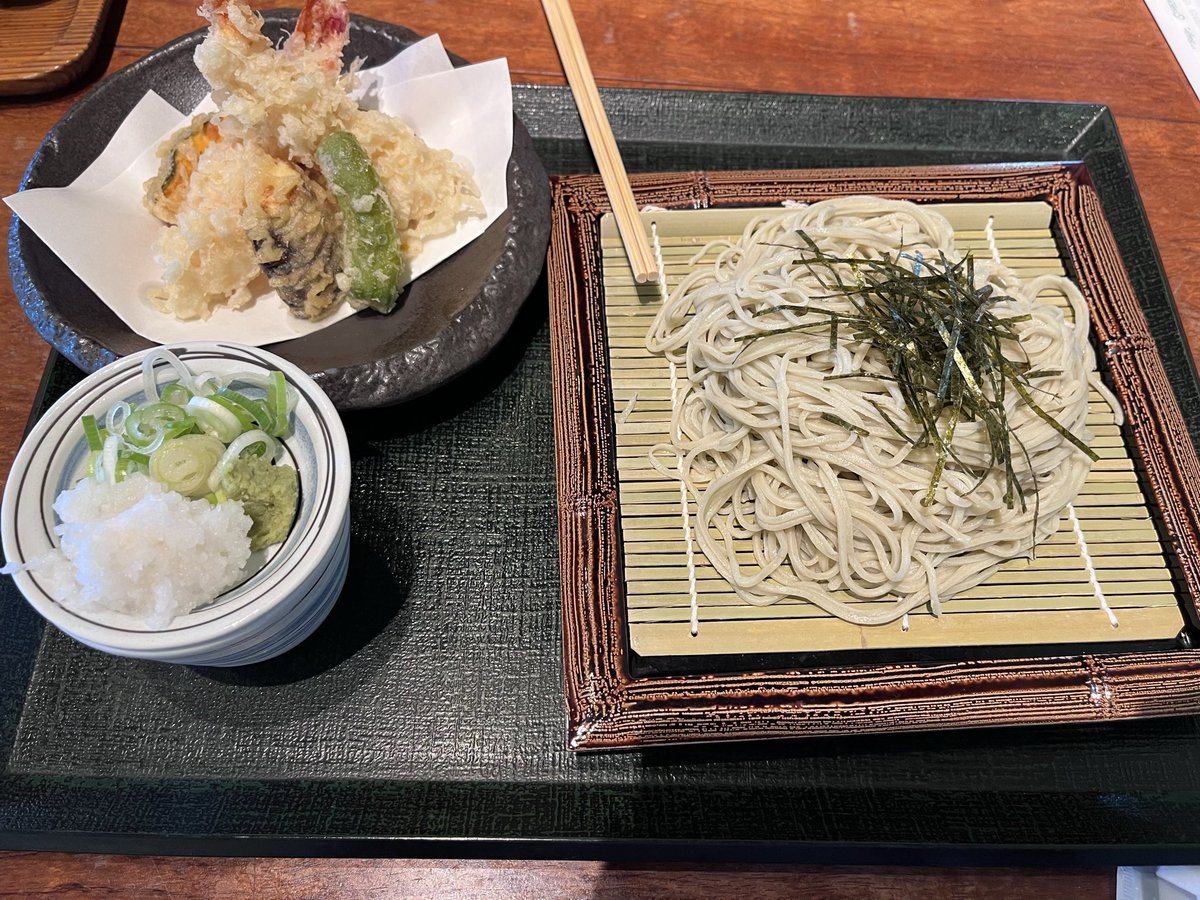 1813style's tweet photo. てか姪っ子がLINEグループのアイコンを私が蕎麦食べてる写真にしたのやめて欲しい。。なんなんその嫌がらせ。。
福井のお蕎麦は久しぶりに食べて美味しかったけど！！
そして時間なさすぎて会場の写真ひとつも撮れなかったけど妹が撮ってくれてた幸
#FANTASTICS
#SF_FNT
#八木勇征 https://t.co/DHJTleT0X9