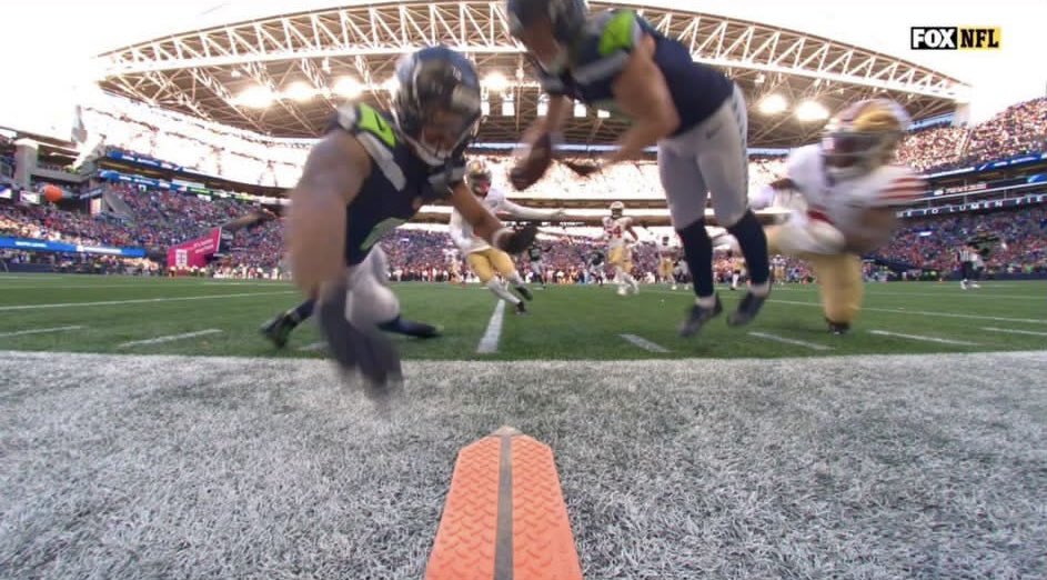 patrickerickson's tweet photo. @NFL @49ers @SFvsSEA @NFLPlus “Short”? I’m sorry, but this is a first down. https://t.co/vWB2WVrFkd