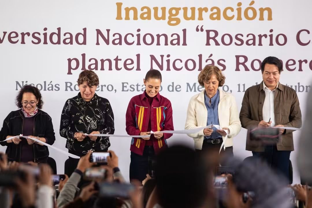 mario_delgado's tweet photo. Tuvimos el honor de acompañar a nuestra presidenta, @Claudiashein, y a la gobernadora, @delfinagomeza, en la inauguración del nuevo plantel de la Universidad Nacional Rosario Castellanos en el municipio de Nicolás Romero.

Este nuevo espacio de formación consolida el compromiso de acercar la educación superior gratuita a miles de jóvenes mexiquenses, abriendo las puertas para su desarrollo profesional sin salir de su región.

¡La transformación educativa avanza con pasos firmes en el #EdoMéx! 🕊️✨