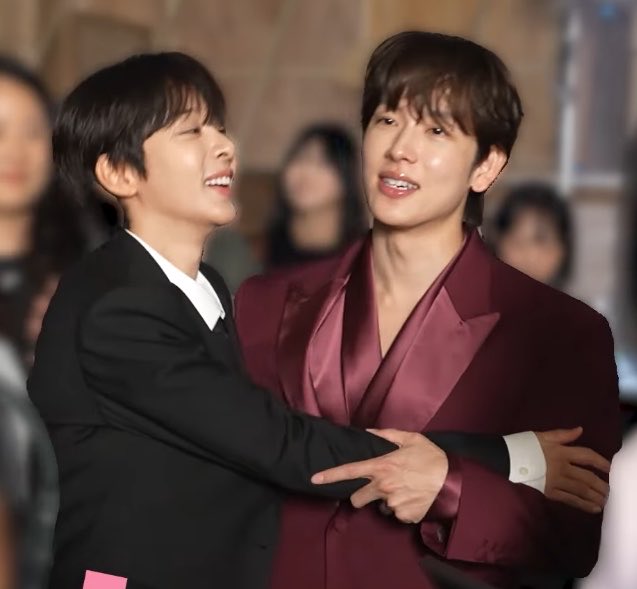 angelswans_'s tweet photo. I love how siwan is wearing lipgloss and seorina isnt aldjskdjska https://t.co/AuwwIbmFmA