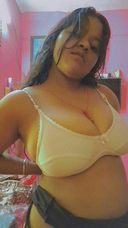 mmsbhabi's tweet photo. @amberferal_x Just 100 comments I will share my b**bs https://t.co/RjVbxfo1oz