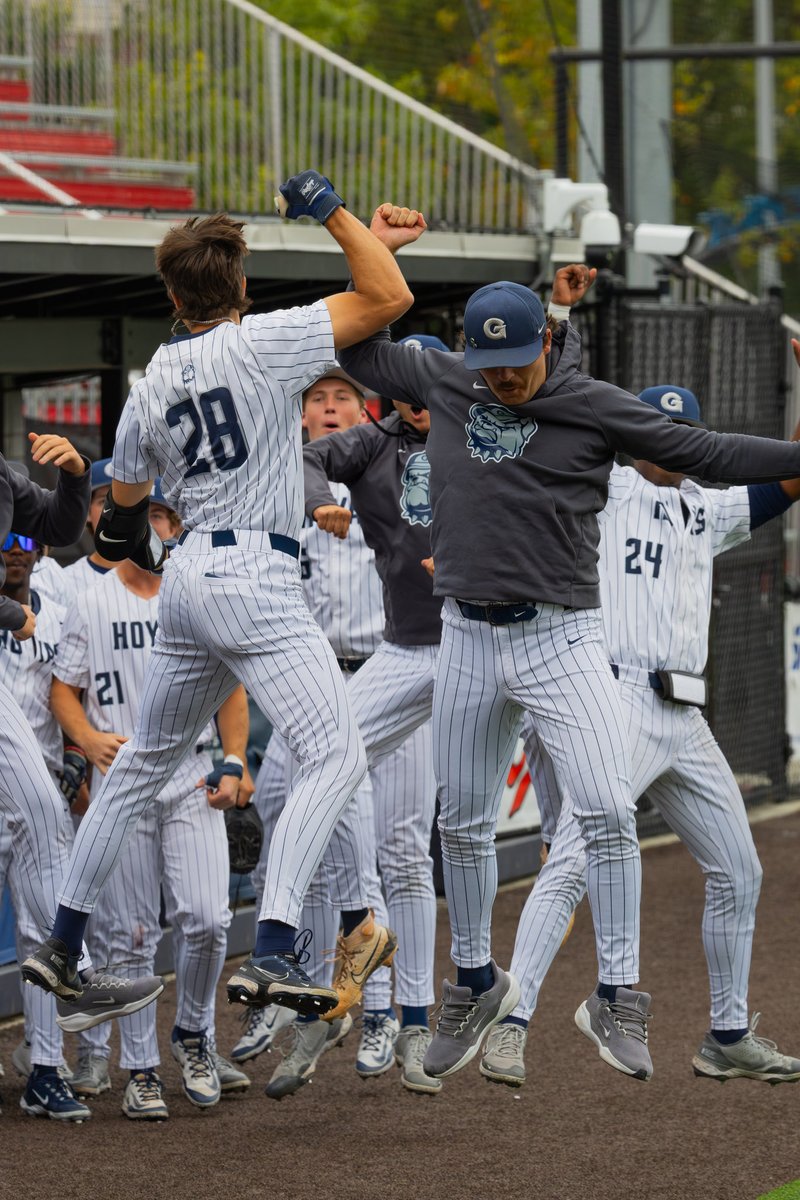 GUCoachT's tweet photo. We appreciate @NavyBaseball for coming over to play yesterday. Two competitive games and a ton of growth for @GtownBaseball.The fall is a time to learn and find ways to get better for the spring.
Thanks to our amazing fans that came out to @CapitalOnePark to support us!
#Team157 https://t.co/e0y8ixLomD