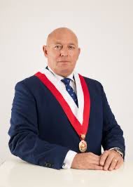 Goleos0508's tweet photo. Un joven Giampietri el 2000? luego del escándalo de vladivideos, corrió al departamento de Montesinos y sustrajo 40 maletas con videos y se los llevó a palacio a Fujimori, llegó antes que un fiscal.

Un acto inmoral y cobarde de sujeción de un militar.

Hoy es senador. https://t.co/uam74wcmfM