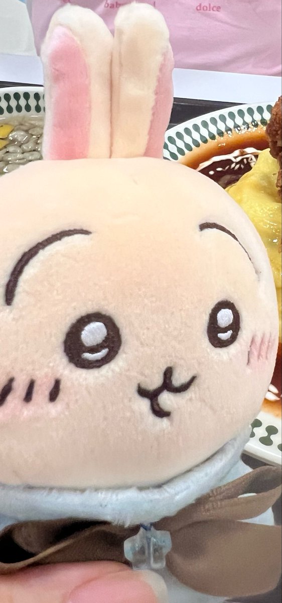 peter_lonely's tweet photo. 홍대에 파란옷 입은 기본 우사기 마스코트 발견하신 분 연락주세요 ㅠㅠ https://t.co/Jnxp9GMDaT