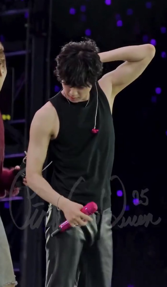 17kimseokjin's tweet photo. Seokjin just unintentionally flexing while they fix his in-ear. Jin, you so sexy! 😉😅 https://t.co/gAi0hcdws3