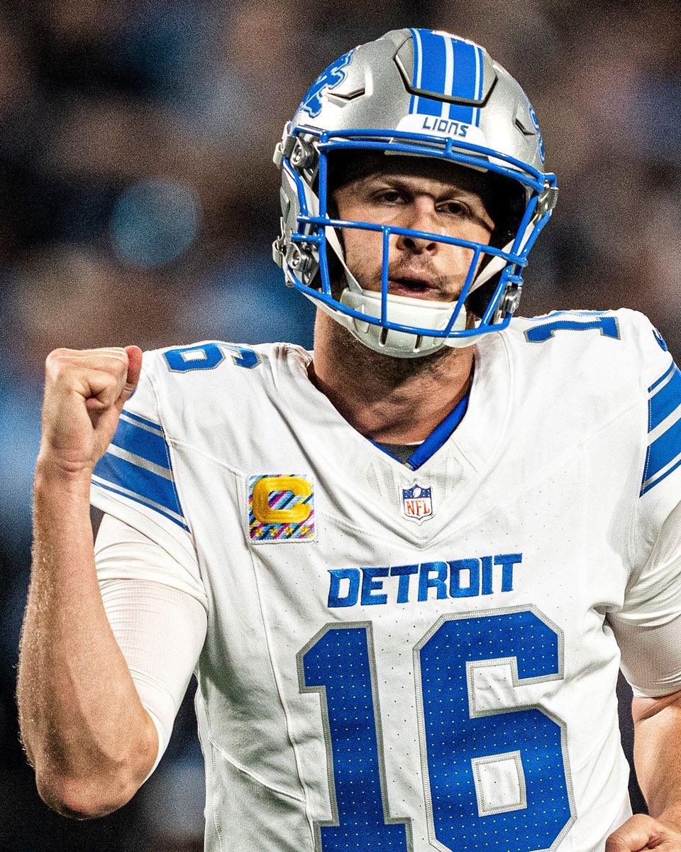 DraftKings's tweet photo. There aren't enough people talking about how good Jared Goff has been: 

🦁 1,485 pass yards (most in the NFL)
🦁 12 TDs (tied-2nd)
🦁 0 INTs
🦁 111.3 rating
🦁 74 first downs (most in the NFL) https://t.co/B7hCucww6u