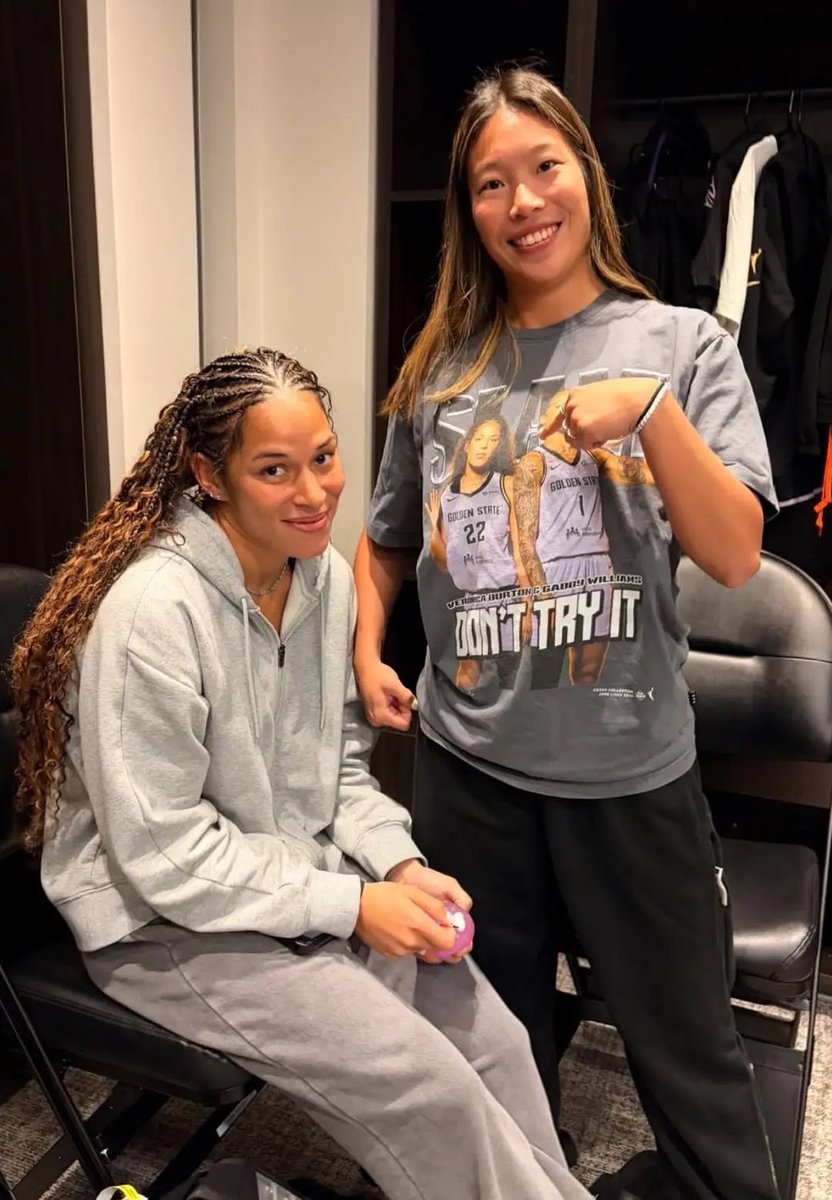 chencentral's tweet photo. Kaitlyn and Veronica! 💜 https://t.co/zGCvzjkWMg