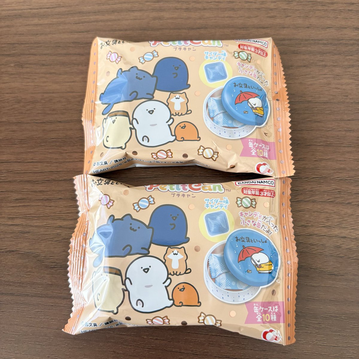 mioca_x's tweet photo. お文具さんのプチキャン🍭
プリンさんとお文具さん(雨)が出ました！
缶の裏側まで可愛すぎなのです( ´ ▽ ` ) https://t.co/vpbEOoSbAC