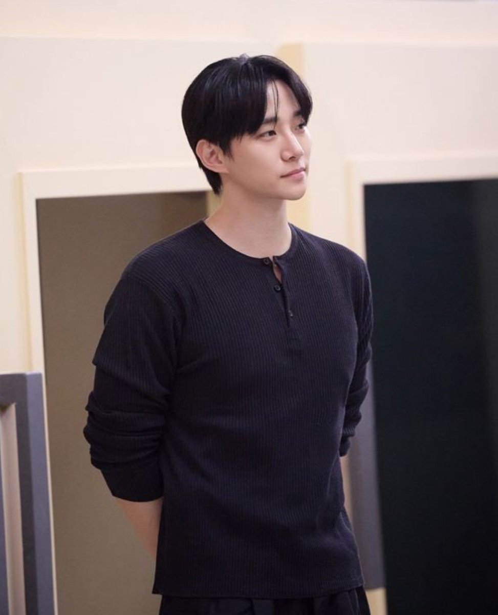 NuneoLove1's tweet photo. "In Kian's Bizarre B&B Season 2, #LeeJunho demonstrated his exceptional ability to get things done, taking charge of everything from cleaning and laundry to washing dishes. His strong sense of responsibility and meticulous personality also drew attention, as he made sure to see every task through to completion.

Having thrown himself wholeheartedly into everything, however, the demanding physical work left its mark even after filming ended.

During a press interview on October 8, Lee So-min, the producer of Kian's Bizarre B&B Season 2, revealed:
"I heard that Lee Junho's fingerprints had worn away. Apparently, he even had trouble with fingerprint recognition at the airport. I felt bad hearing about it."

Her remarks highlighted just how much effort Junho had poured into filming.
Having primarily focused on acting and performing on stage throughout his career, Junho revealed a different side of his charm through variety entertainment.

He blended naturally with his fellow cast members and actively participated in running the guesthouse, bringing energy and vitality to the program." ✨️✨️✨️

🔗https://t.co/1p4iJmwlqd

#이준호 #LEEJUNHO
#대환장기안장2 #KiansBizarreBnB2