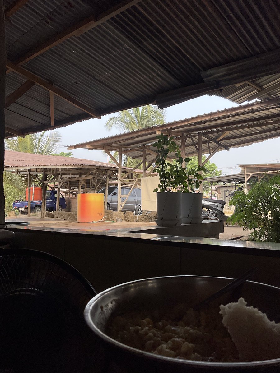 capybaradutt's tweet photo. @zzazA_Za Tunggu mi sa sarapan dulu baru jemput ko biar ndk kangen rumah https://t.co/ZYIzwrQeIQ