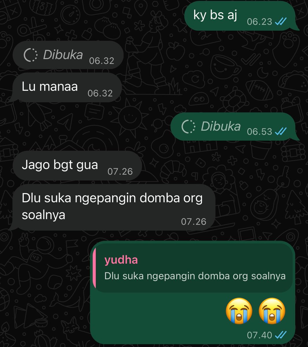 wo4ruby's tweet photo. dan banyak lg hal2 yg diluar nalar, bahkan kmrin dia blg ‘kite jgn keliatan org kampung’ 😭😭 https://t.co/mtTP70lQCu
