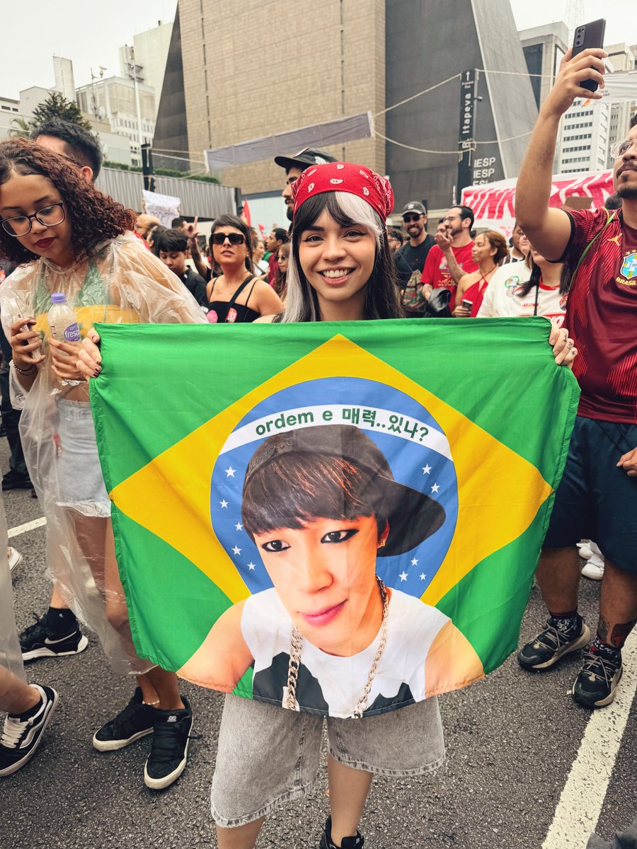 _goldenkosmos's tweet photo. O Jimin não sabe mas ele lutou pela democracia hoje https://t.co/jp2Qp3B15U