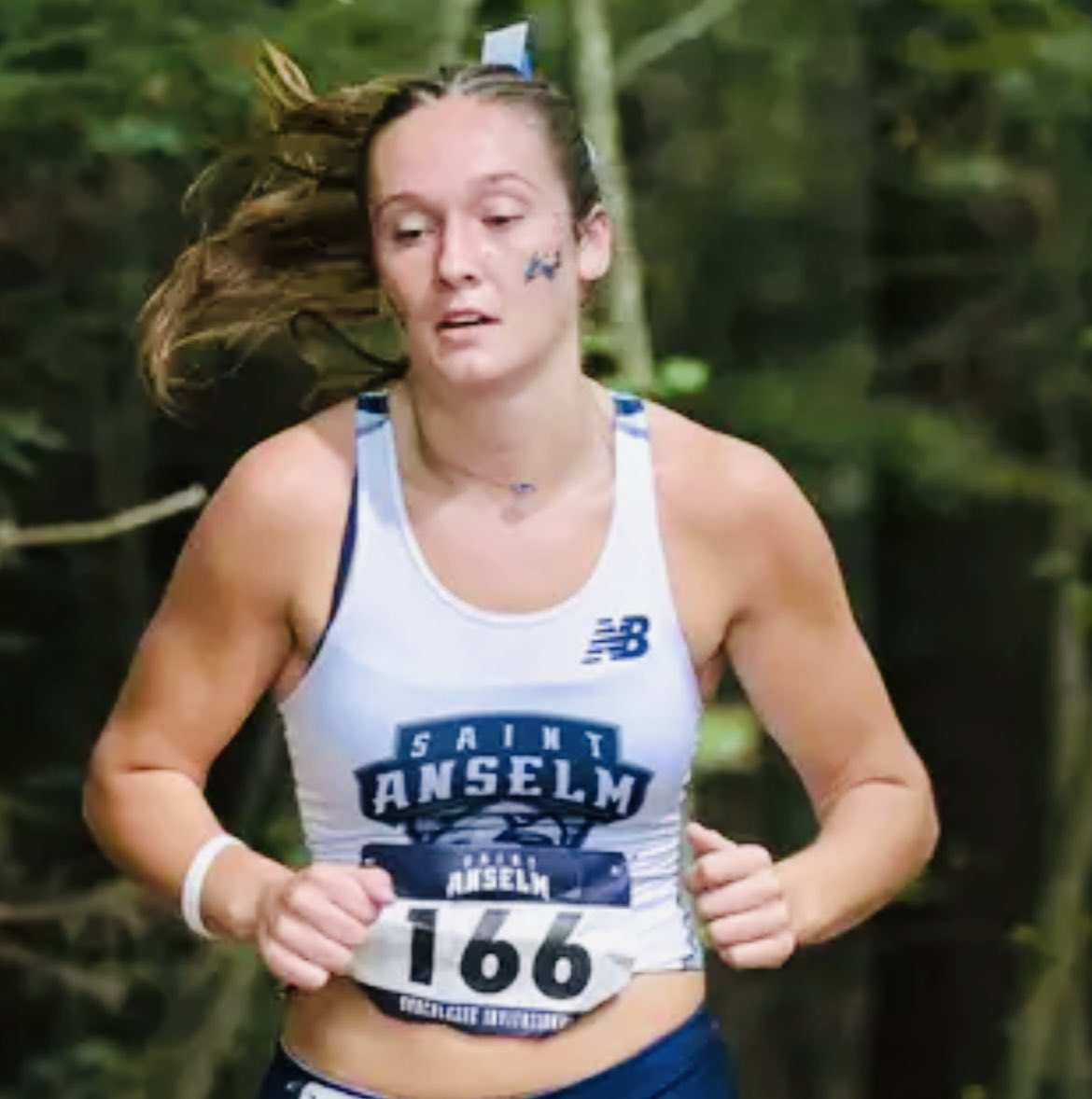 BRgirlshoops's tweet photo. Congratulations to @WoodburyBrenna on finishing seventh individually and helping lead @STAHawksXCTF to second place in the team standings at the Hopkinton Cross Country Festival over the weekend with a personal best time of 19:33 over the 5K layout! 💙💙 #OneTeamOneFamily https://t.co/ZiJh2jua6R