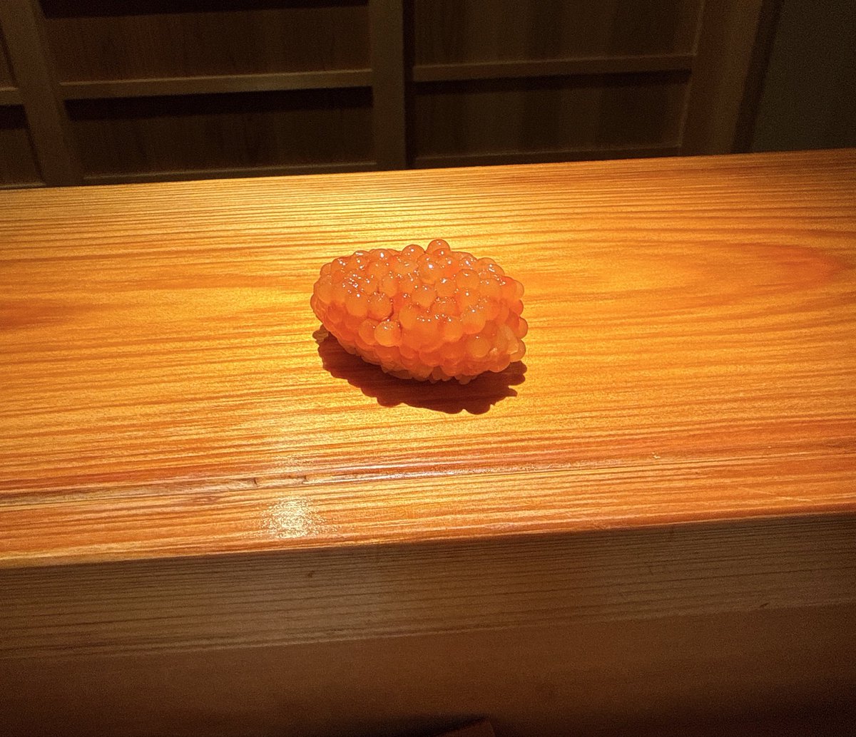 oomoripeco's tweet photo. 定例鮨🍣赤貝、中トロ、こはだ、いくら
つまみのかつおもめっちゃ美味しかった。来月もよろしくお願いします https://t.co/t3GnPa3RUX