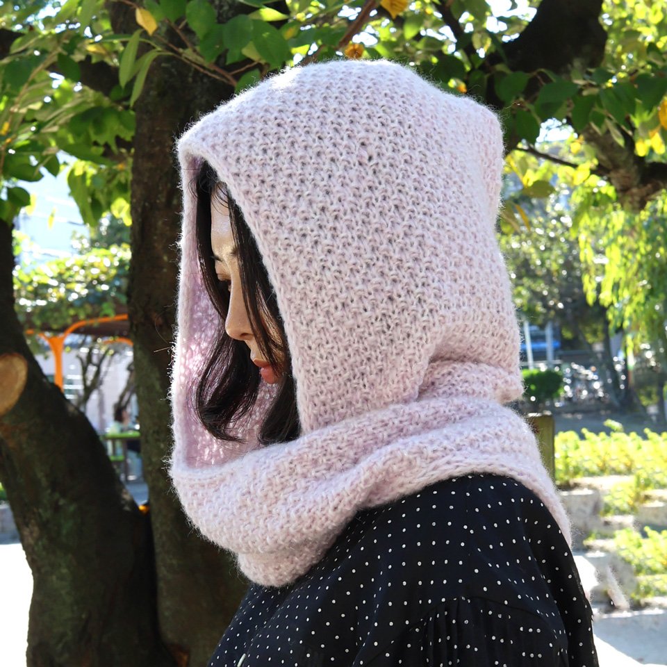 crafthearttokai's tweet photo. ／
🆕ウイスター スイートシャイニー
＼
モヘア調のふんわりした風合いに、ほのかなラメを添えた毛糸。　
繊細なラメは画像ではお伝えしきれないので、ぜひ店頭でお手に取ってみてくださいね。
QRコードから、１玉で編める「フードマフラー」の編み図をご覧いただけます。
▼詳細＆通販はこちら
https://t.co/bA8IK2hs03