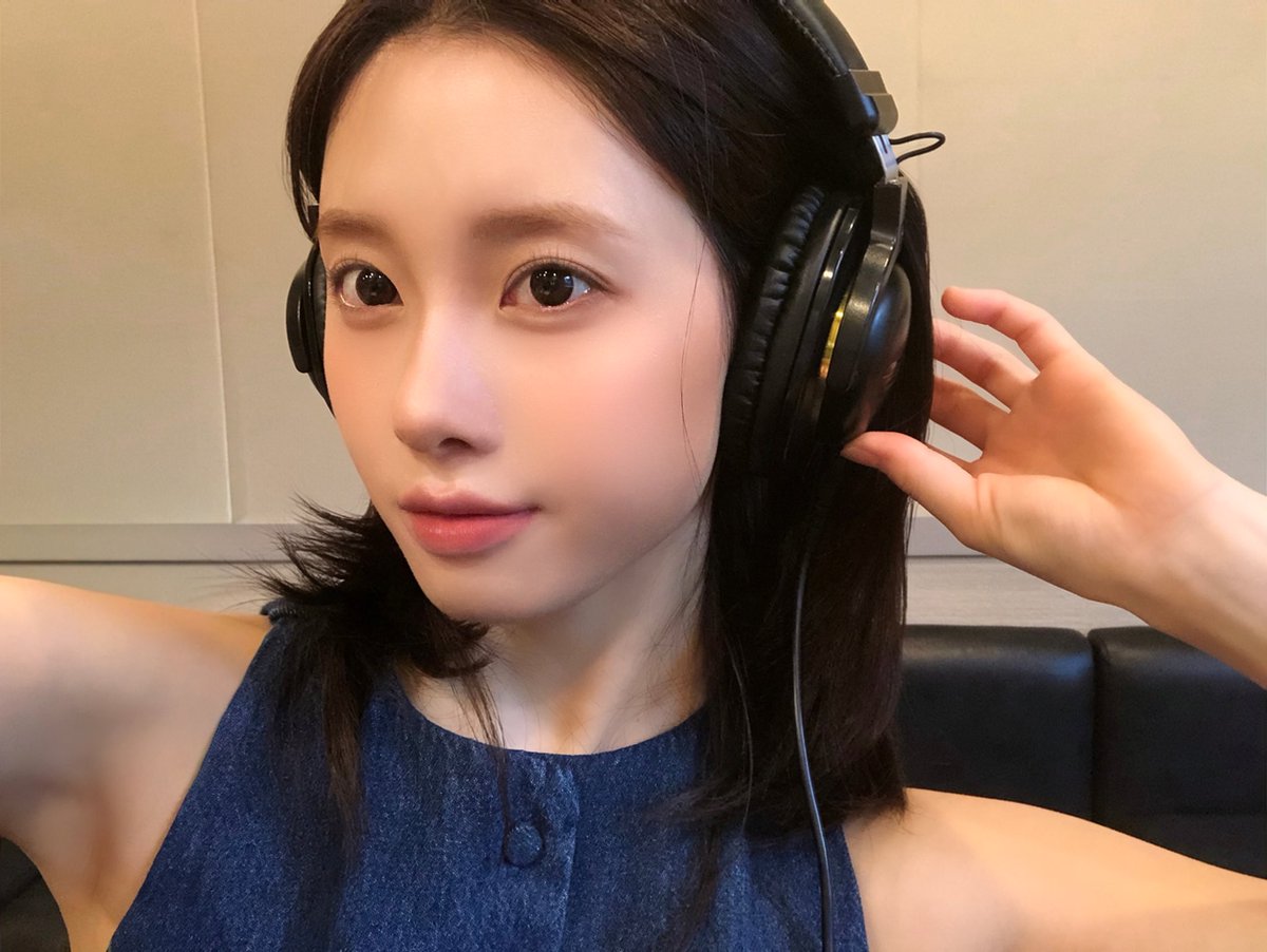 LIGHTSUM_JP's tweet photo. [#ナヨン] 今日は特別ゲストがいる日です!!
宮崎美穂先輩と特別な時間を過ごすことができて、本当に光栄でした！美穂先輩にお姉さんと呼んでもいいと許可もいただきましたㅎㅎ お姉さんから学ぶことがたくさんあると感じた今日一日!! リスナーの皆さんにも、私たちのお話を楽しく聴いていただけたら本当に嬉しいです!!

#라잇썸 #LIGHTSUM #ライトサム
#나영 #NAYOUNG