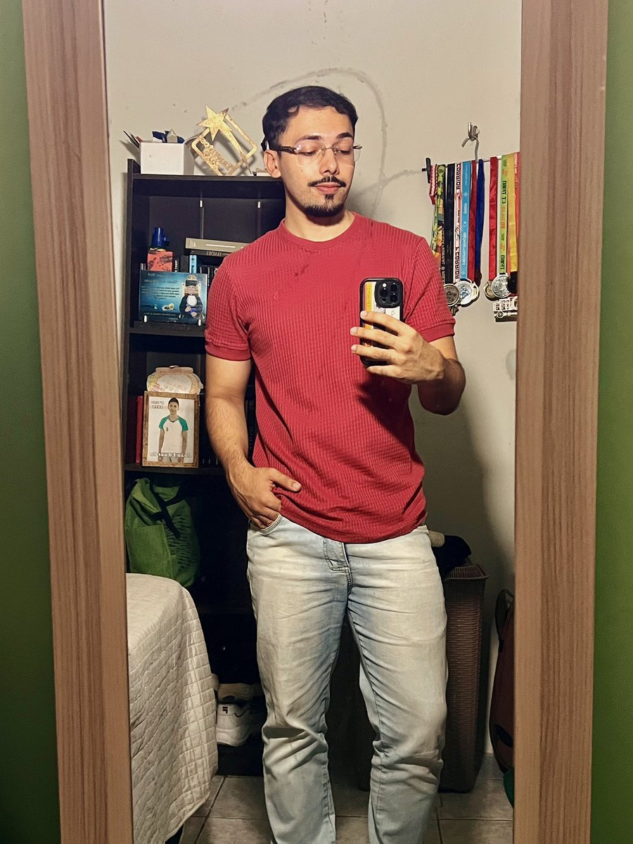 eujott4's tweet photo. Só uso vermelho agr até dia 25 ⭐️13⭐️ https://t.co/E0MMEs6NWo