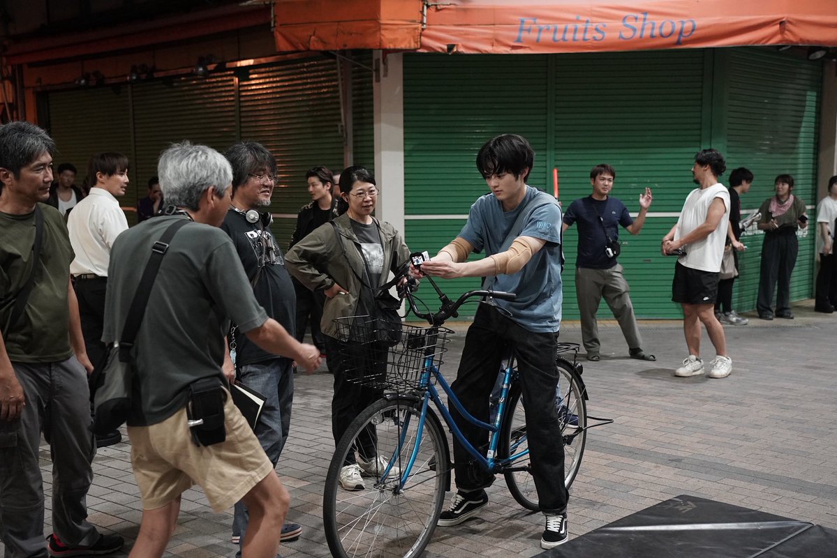warakemo_movie's tweet photo. 𓂃𓈒𓏸 💸

　　　#わらけも 𝑴𝒆𝒎𝒐𝒓𝒊𝒆𝒔 

　　　　　　　　　　　　　🐺 𓂃𓈒𓏸

撮影の裏側🎥⋆⁺₊

#藁にもすがる獣たち 絶賛公開中🎬
#鈴鹿央士 #成宮寛貴 #森七菜 https://t.co/ttIPVM8PmU