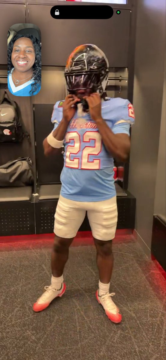 DeonkaJackson's tweet photo. House divided! I’m blessed to have two young men in college playing college football. On Oct. 17 in Houston I’ll have the opportunity to see my son’s share the same field but on different teams. Of course I’m going for both teams. One blessed mother. 2️⃣,2️⃣2️⃣ https://t.co/p7MzejdtA0