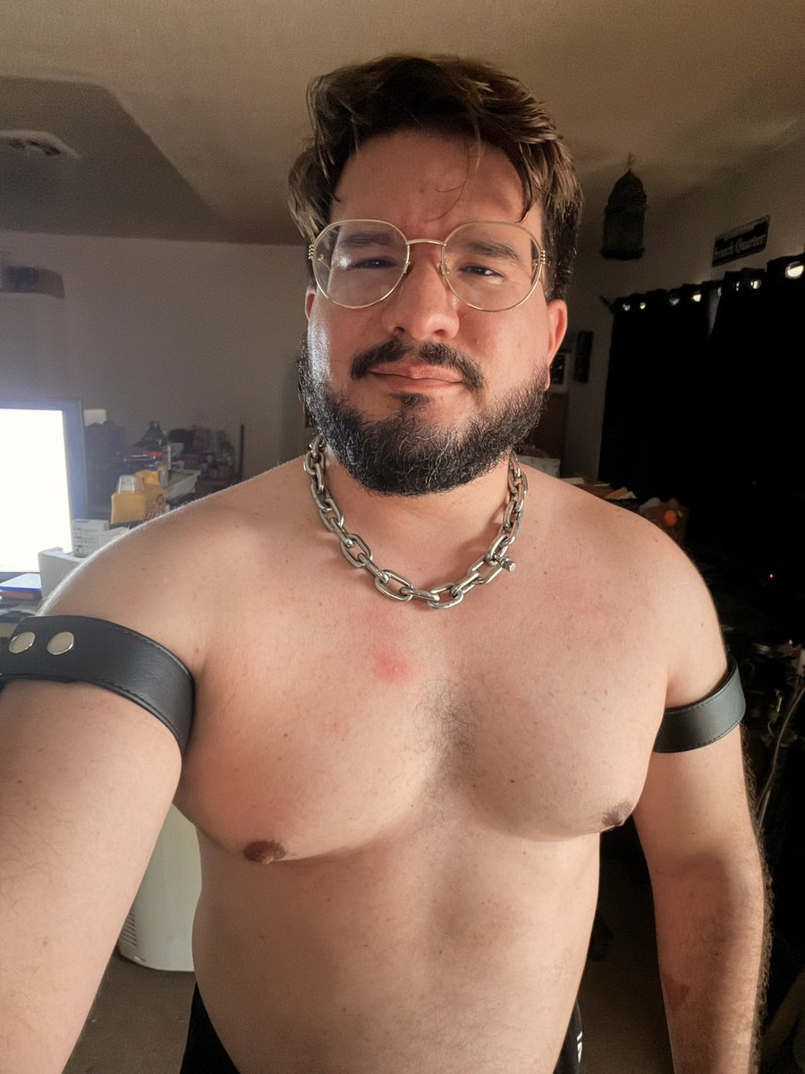 KarlosTheFog's tweet photo. I got some good finds at the leather district at OC Pride! Custom fit leather armbands by FitPup Gear and sample sale harness from CELLBLOCK13 https://t.co/VXClOz6PK9