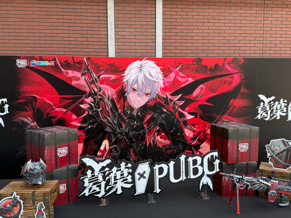 PUBGMOBILE_JP's tweet photo. ／
#葛葉ワンマンライブ
Kuzuha One-Man Live "Bloody Alexandrite" 会場に
PUBG MOBILEスペシャル
ブースが登場📸✨
＼

特大フォトゾーンでコラボの世界観を楽しみながら、ぜひ記念撮影を📷
Kアリーナ横浜 05ブース前でお待ちしています！

展示時間⏰: 10/12 18:30まで

『PUBG MOBILE』ゲーム内ではコラボイベントも開催中！
🔗https://t.co/3iV6e656vq

#PUBGモバイル #葛葉xPUBG #葛葉