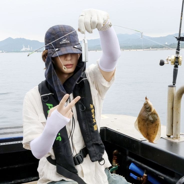 LovesickLeehan's tweet photo. Pagi-pagi mancing bareng user @LovesickTaesan alhamdulillah dapet anakan piranha 🥹 sengaja enggak ngajak @LovesickMyung biar dia merasa ditinggalkan 😂✌🏻 https://t.co/aQ9NjwmzXO
