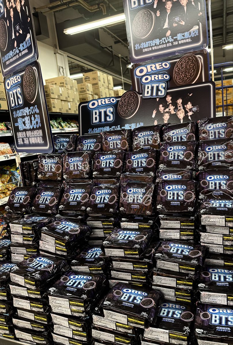 yurupanda2019's tweet photo. 某スーパーでオレオBTSパッケージが全く売れてない。
これ、特売コーナー行き確定だわ🤣 https://t.co/tqKugj84Qm