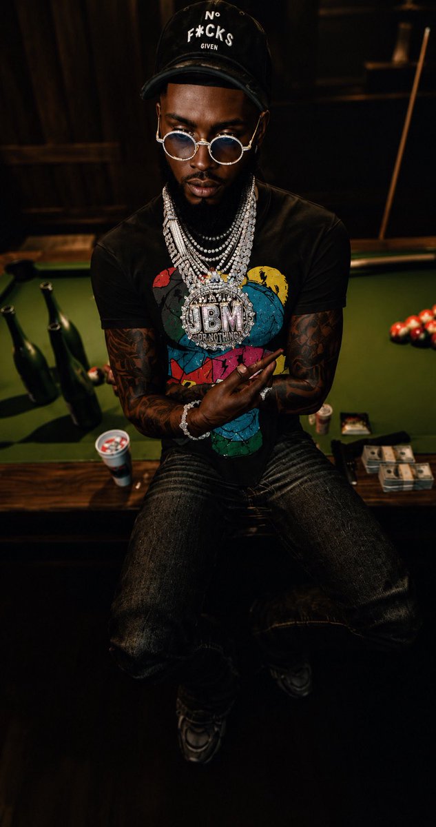 187_menaxe's tweet photo. I don’t got No boss shawty I got my own linden #jbm #itmwt #secondlife https://t.co/MHFkm4fvcC