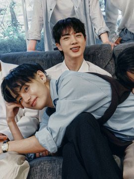 devantdaffodil's tweet photo. @jennilianv @Winterberry0430 @bubi79931118018 bonus coz they’re both all over eo even outside the concerts https://t.co/CWdavRHqXx