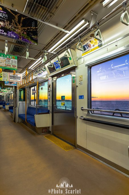 RobinBarilla's tweet photo. 人生初の江ノ電に乗ってみたのですが、早朝の景色があまりにも美しくて感動でした！！ https://t.co/8xC83h3kZi